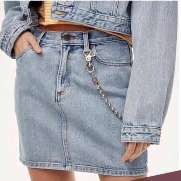 Aritzia TNA Hiroshi Light Wash Denim Mini Skirt - Picture 2 of 4